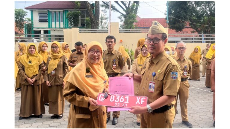 Penyerahan Ambulance Puskesmas Pagerbarang